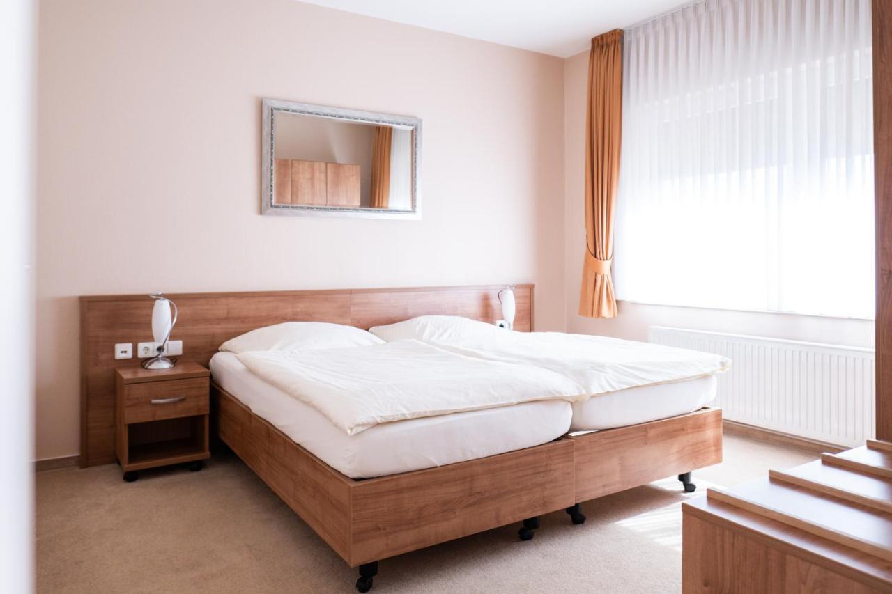 Land-Gut-Hotel Restaurant Kreuz Meyer Stuhr Extérieur photo