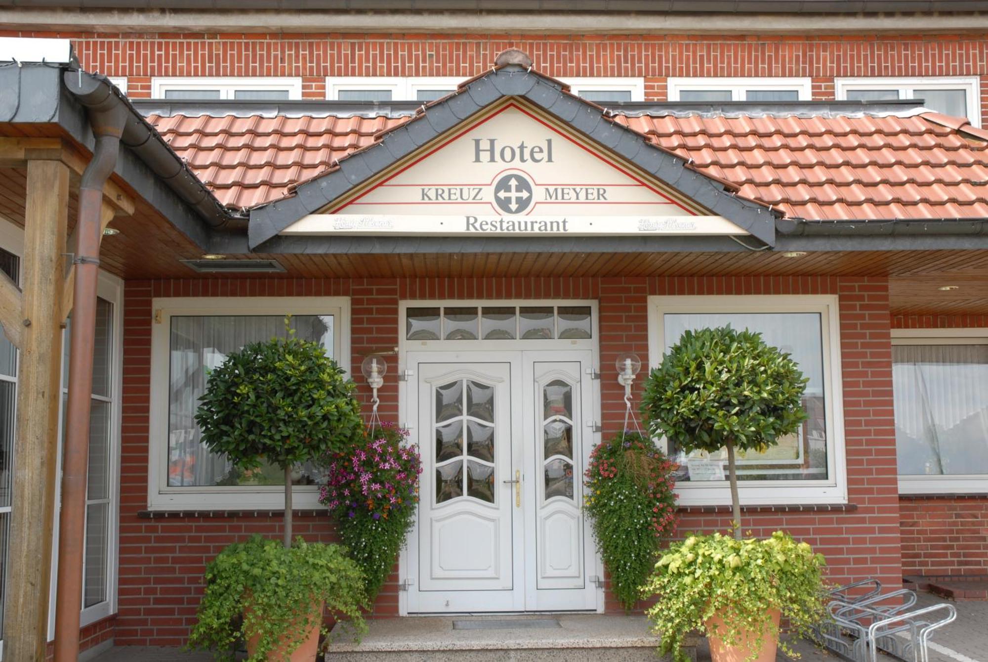 Land-Gut-Hotel Restaurant Kreuz Meyer Stuhr Extérieur photo
