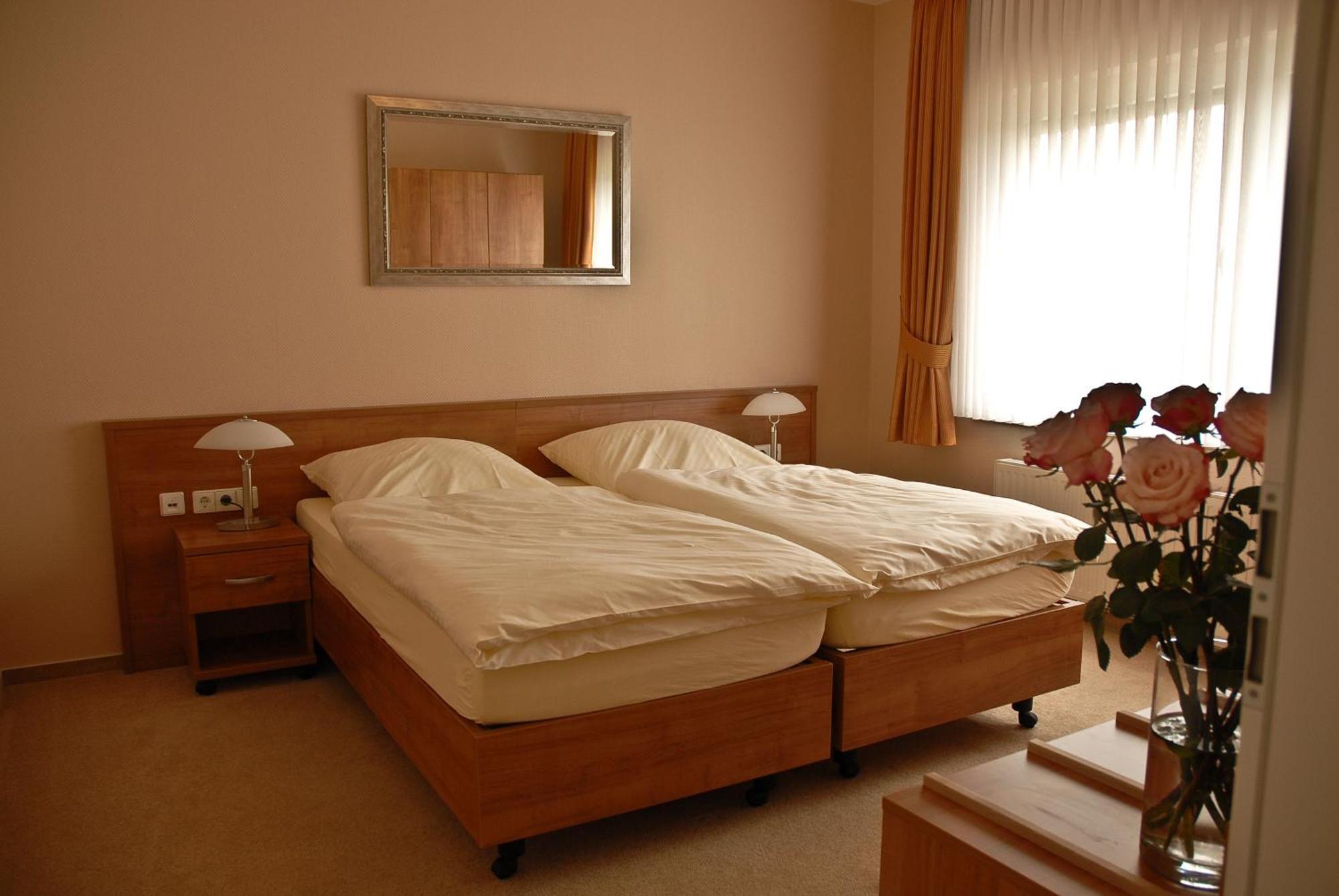 Land-Gut-Hotel Restaurant Kreuz Meyer Stuhr Extérieur photo